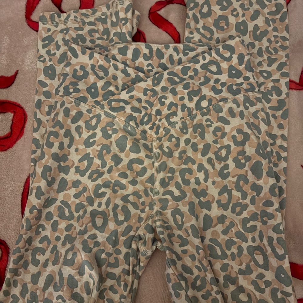 PINK Victoria's Secret pink  Leopard Leggings